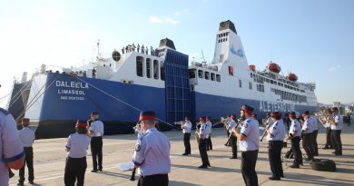 Σε κλίμα αισιοδοξίας η άφιξη του πρώτου δρομολογίου της θαλάσσιας επιβατικής σύνδεσης Κύπρου-Ελλάδας στον Πειραιά